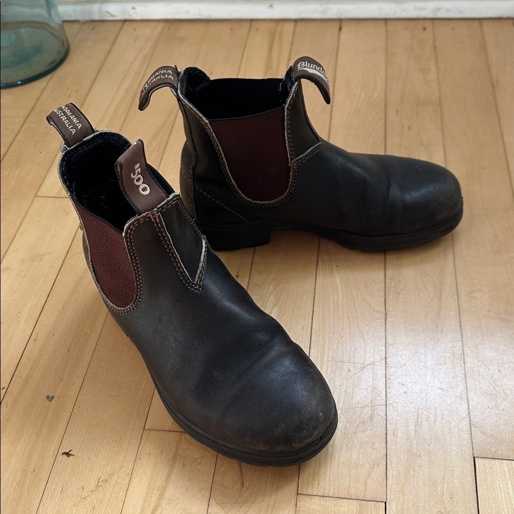 Blundstone • Women’s Originals #500 in Stout Brown Size 3 AUS or 6 US